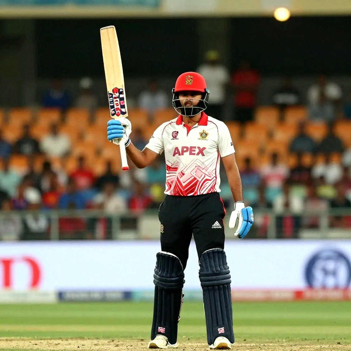 নিলামঘরের নীরবতা, আর এক কিশোরের দাম নিলামঘরের নীরবতা, আর এক কিশোরের দাম