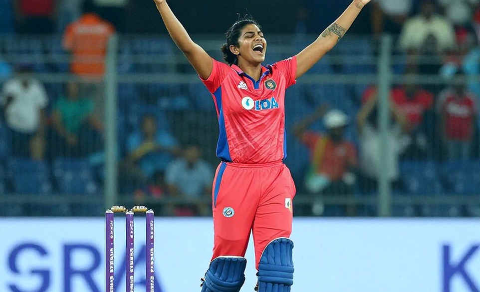 কোনো ফিফটি নেই, কোনো জুটি নেই: ৯৯ রানে হারের পর তানজিদের 'দায়িত্ব' আর বাংলাদেশের ব্যাটিংয়ের ফাঁক